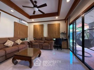 À vendre 4 chambres maison à Huay Yai, Pattaya