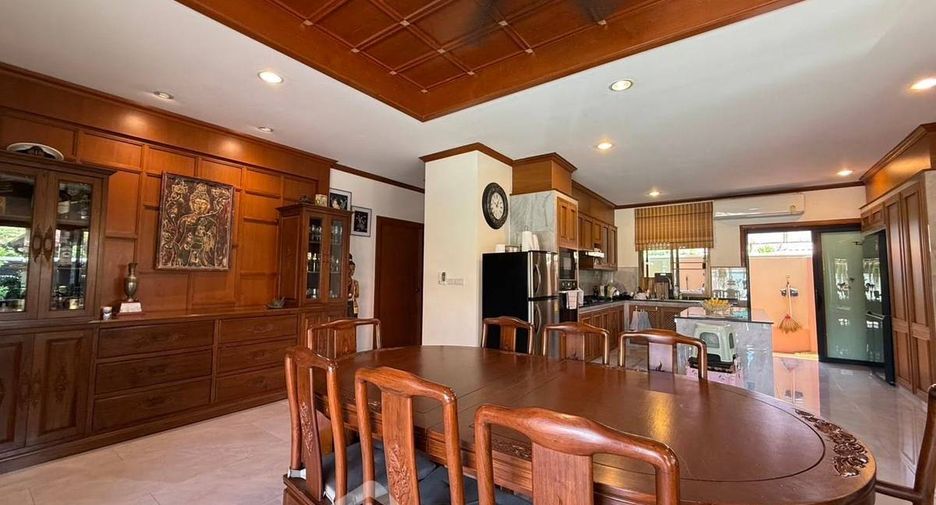 À vendre 4 chambres maison à Huay Yai, Pattaya