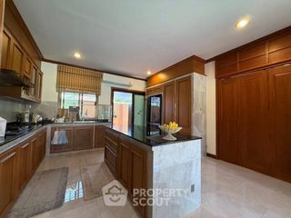 À vendre 4 chambres maison à Huay Yai, Pattaya