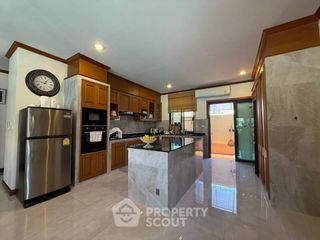 À vendre 4 chambres maison à Huay Yai, Pattaya