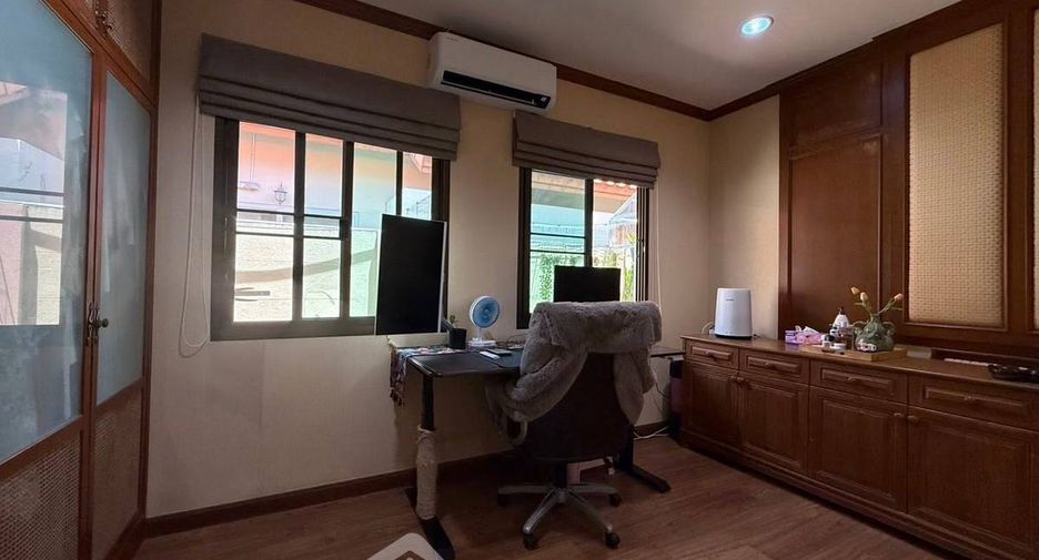 À vendre 4 chambres maison à Huay Yai, Pattaya