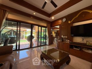 À vendre 4 chambres maison à Huay Yai, Pattaya