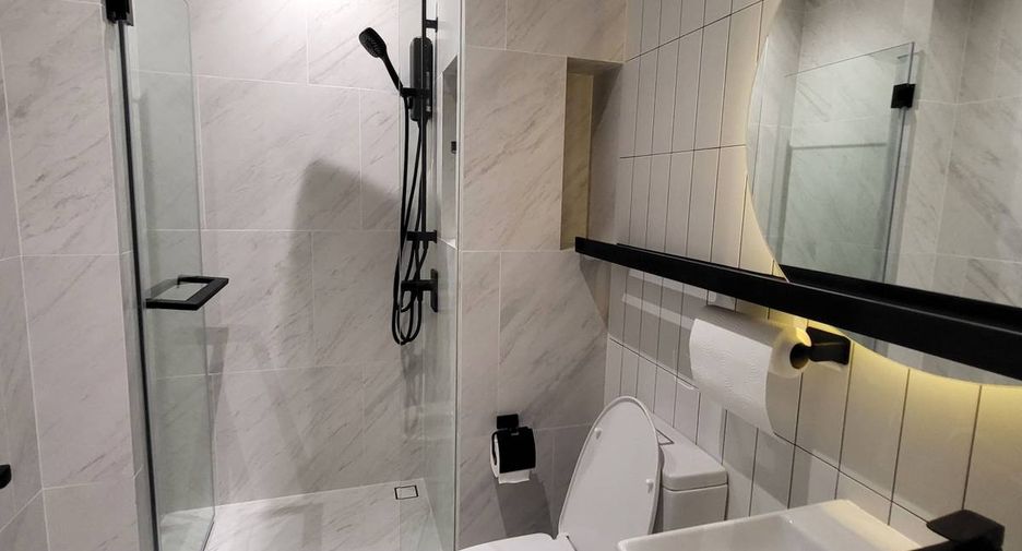 For rent 1 bed condo in Khlong San, Bangkok