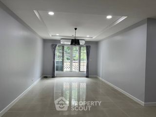 Apartment zur Miete mit 2 Zimmer in Pathum Wan, Bangkok