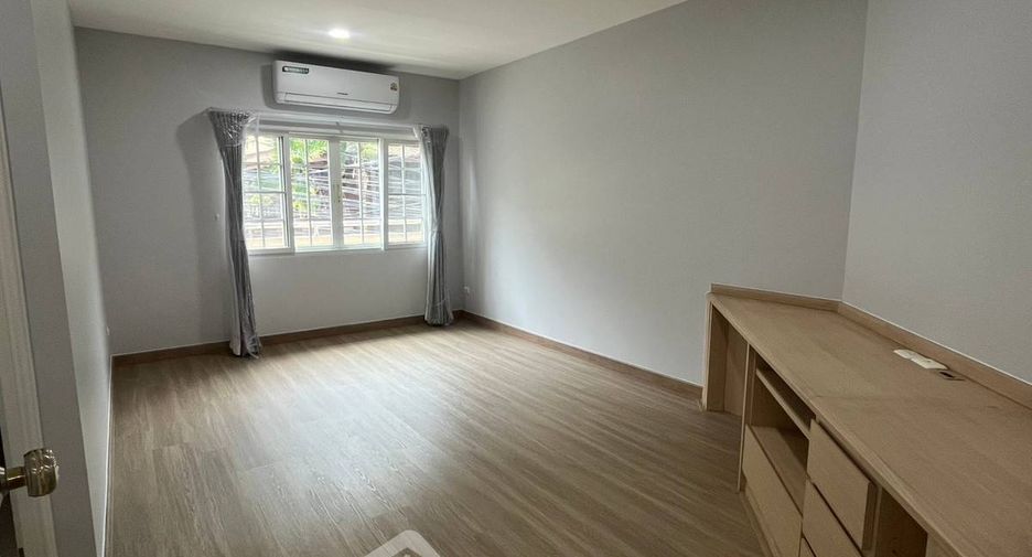 For rent 2 bedrooms apartment in Pathum Wan, Bangkok