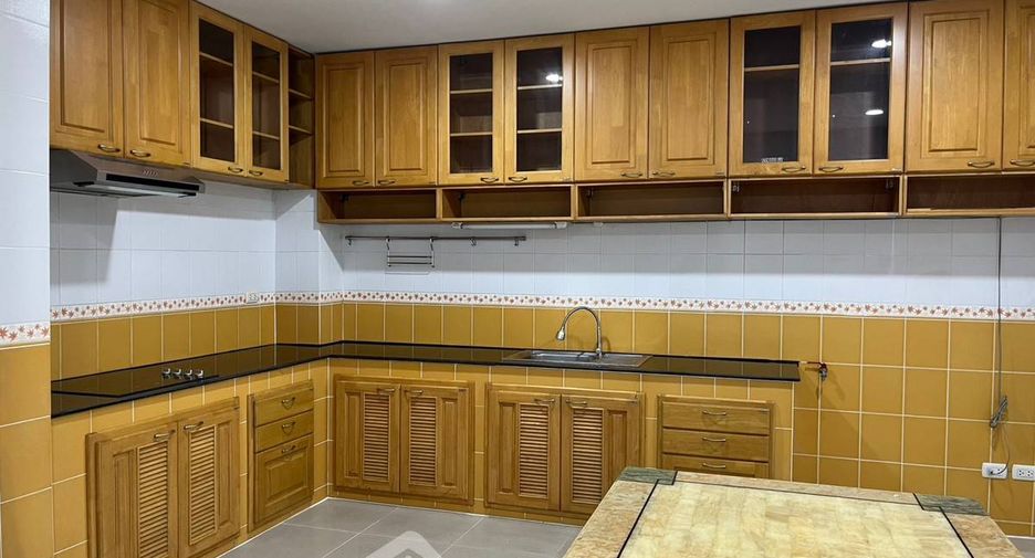 For rent 2 bedrooms apartment in Pathum Wan, Bangkok