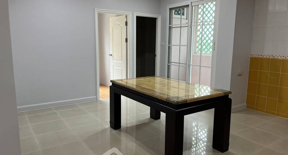 For rent 2 bedrooms apartment in Pathum Wan, Bangkok