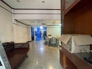 出租 5 卧室 联排别墅 在 Bang Na, 曼谷