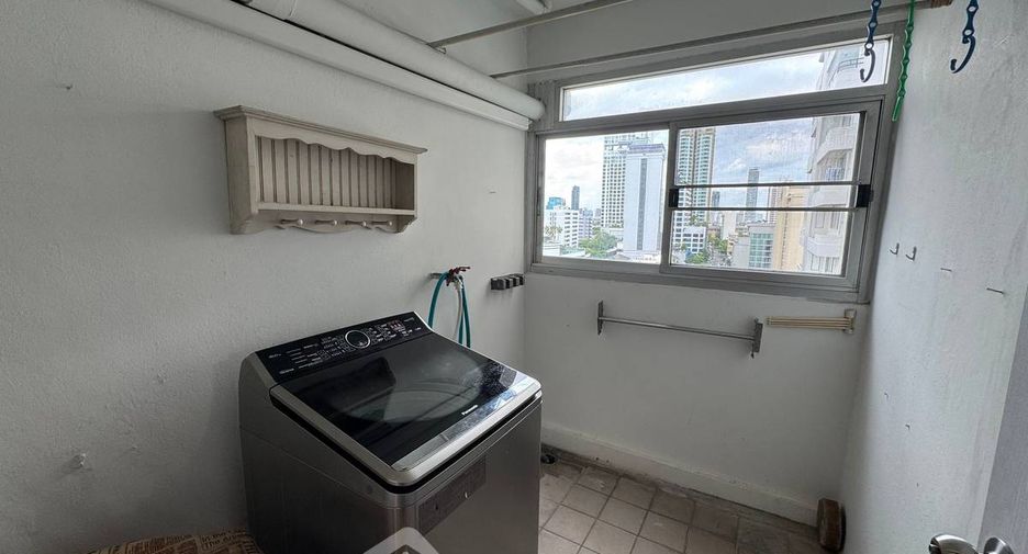 For rent 3 bedrooms condo in Watthana, Bangkok