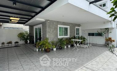 For rent 3 bedrooms house in Saphan Sung, Bangkok
