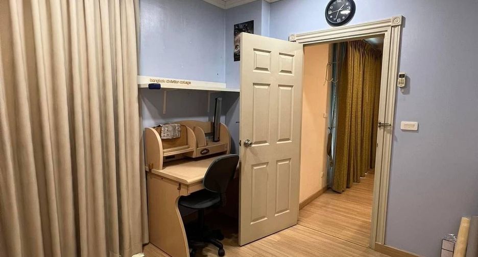 For rent 2 bedrooms condo in Sathon, Bangkok