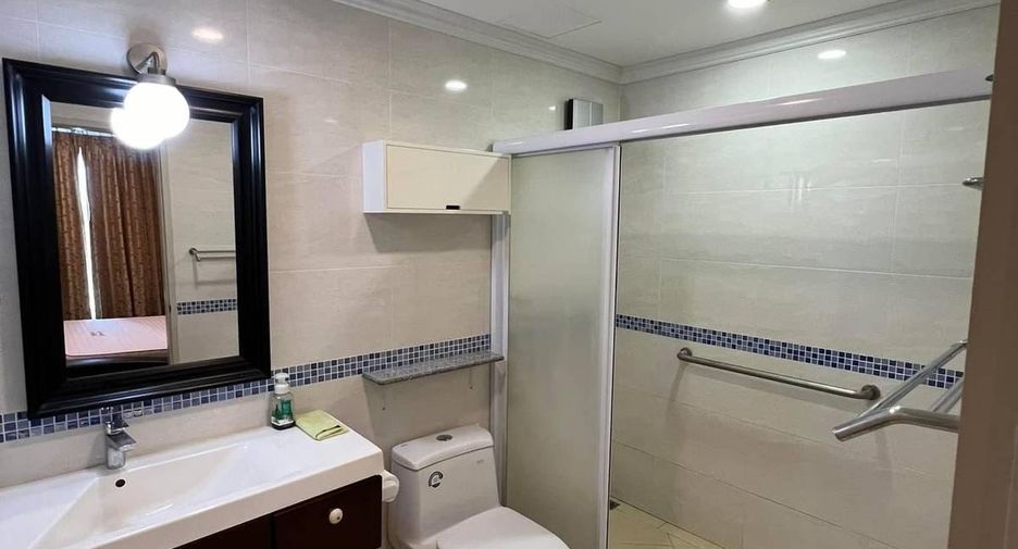 For rent 2 bedrooms condo in Sathon, Bangkok
