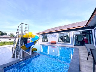 Casa en alquiler de 3 habitaciones en Bang Lamung, Chonburi