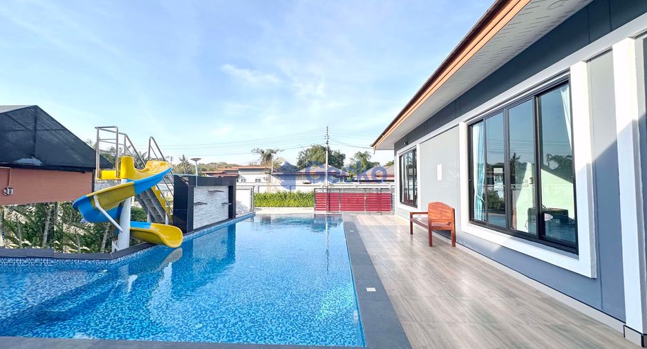 Casa en alquiler de 3 habitaciones en Bang Lamung, Chonburi