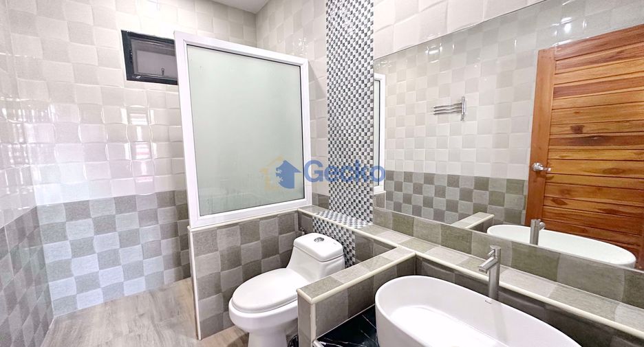 Casa en alquiler de 3 habitaciones en Bang Lamung, Chonburi