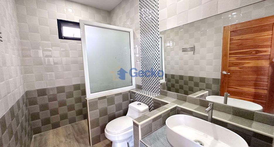 Casa en alquiler de 3 habitaciones en Bang Lamung, Chonburi