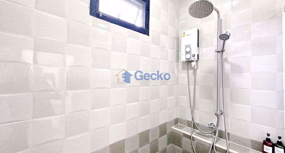 Casa en alquiler de 3 habitaciones en Bang Lamung, Chonburi