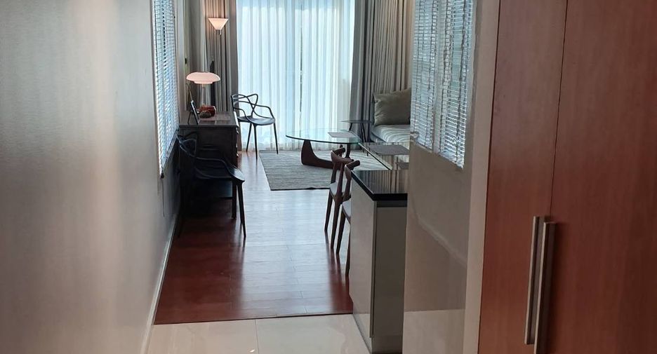 For rent 2 bedrooms condo in Watthana, Bangkok