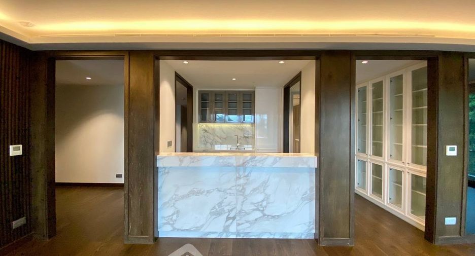 Condo en alquiler de 3 habitaciones en Yan Nawa, Bangkok