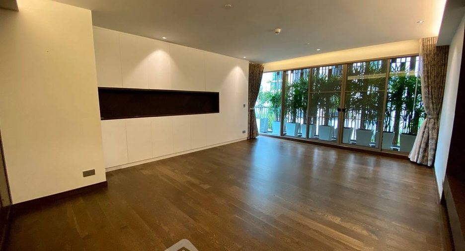 Condo en alquiler de 3 habitaciones en Yan Nawa, Bangkok