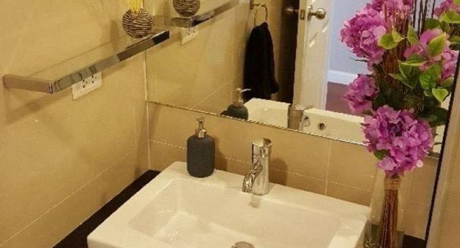 Condo en alquiler de 2 habitaciones en Huai Khwang, Bangkok
