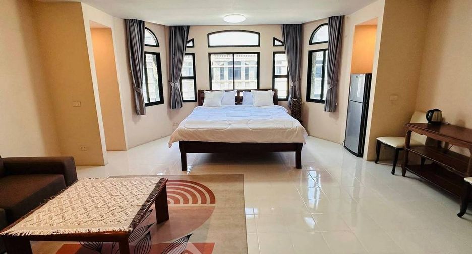For rent 3 bedrooms townhouse in Watthana, Bangkok