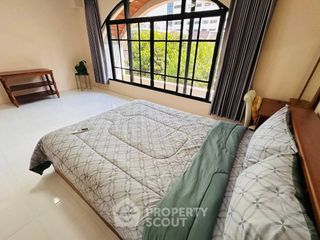 For rent 3 bedrooms townhouse in Watthana, Bangkok