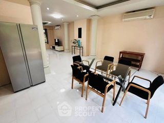 For rent 3 bedrooms townhouse in Watthana, Bangkok