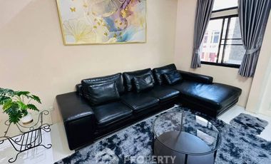 For rent 3 bedrooms townhouse in Watthana, Bangkok