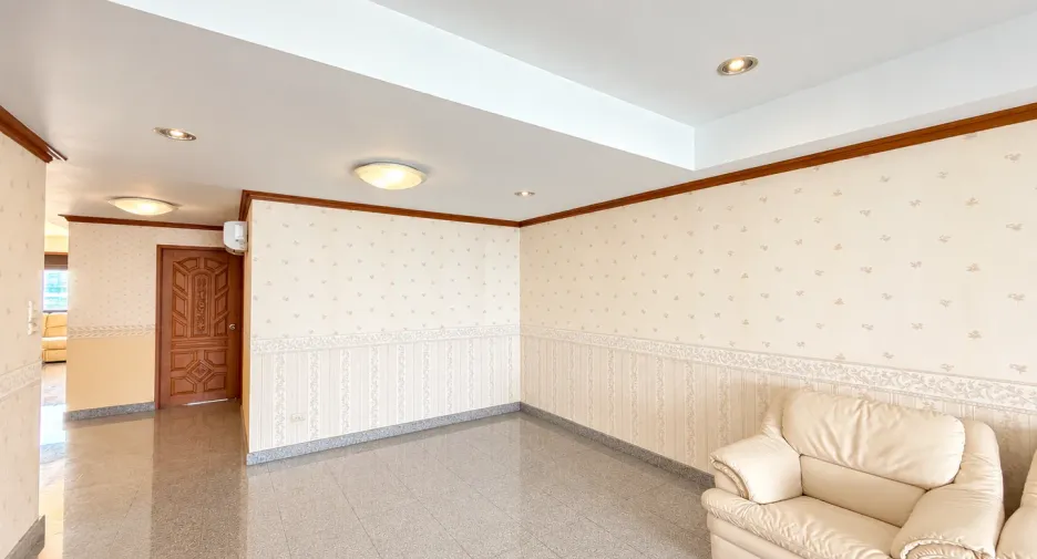 For sale 2 bedrooms condo in Cha Am, Phetchaburi