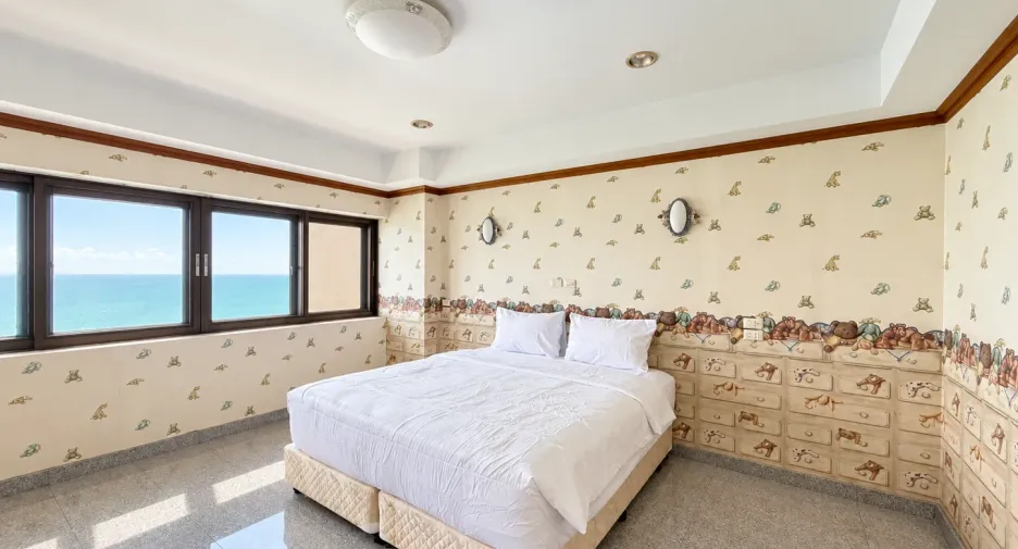For sale 2 bedrooms condo in Cha Am, Phetchaburi