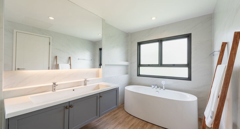 Casa en alquiler de 5 habitaciones en Bang Phli, Samut Prakan