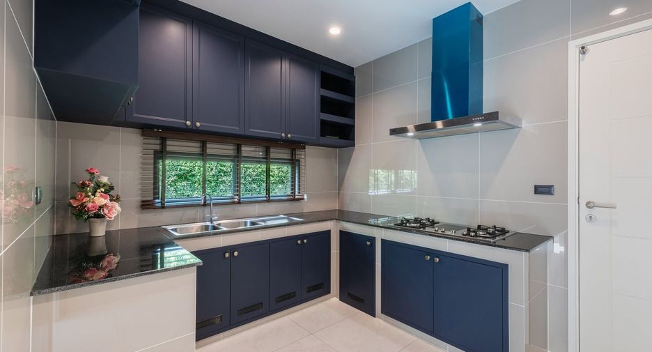 Casa en alquiler de 5 habitaciones en Bang Phli, Samut Prakan