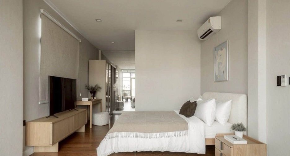 For rent and for sale 5 bedrooms house in Phra Khanong, Bangkok