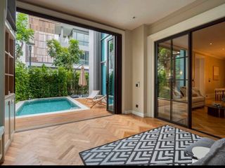 For rent and for sale 5 bedrooms house in Phra Khanong, Bangkok