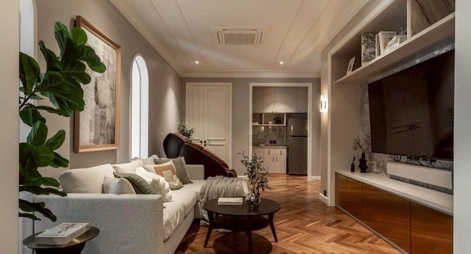 For rent and for sale 5 bedrooms house in Phra Khanong, Bangkok