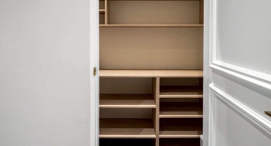 For rent and for sale 5 bedrooms house in Phra Khanong, Bangkok