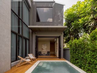 For rent and for sale 5 bedrooms house in Phra Khanong, Bangkok