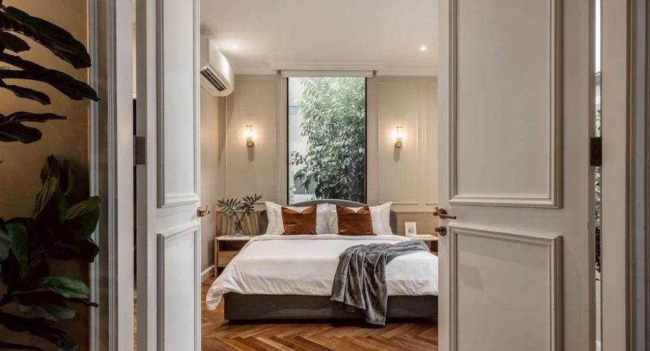 For rent and for sale 5 bedrooms house in Phra Khanong, Bangkok
