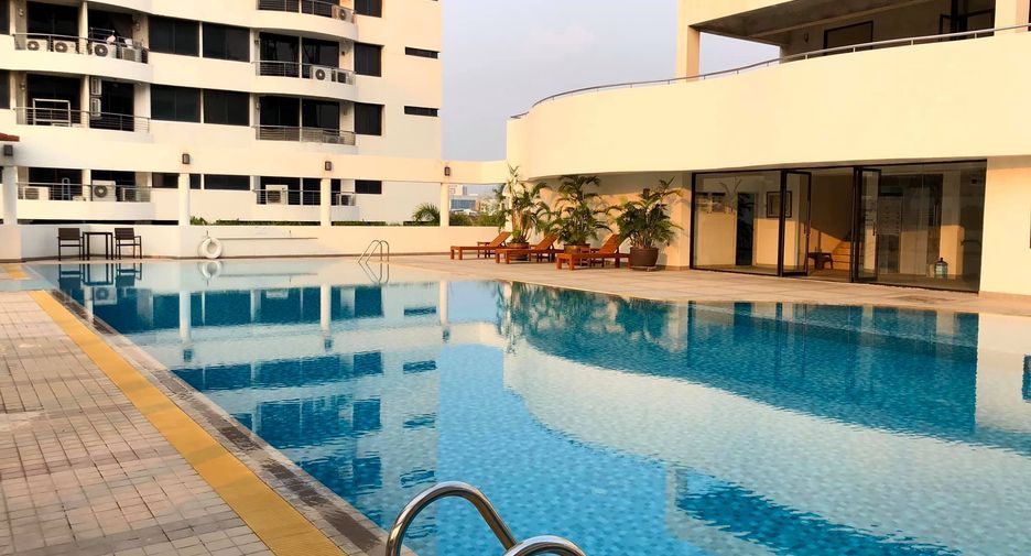 For rent 1 bed condo in Watthana, Bangkok