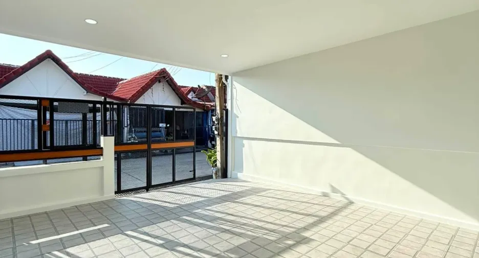 For sale 2 bedrooms townhouse in Bang Lamung, Chonburi