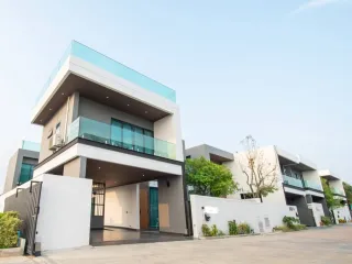 Villa en alquiler de 6 habitaciones en Bang Lamung, Chonburi