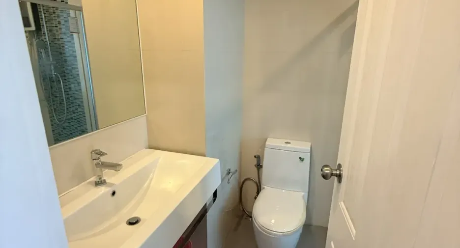 For rent 2 bedrooms condo in Bang Na, Bangkok