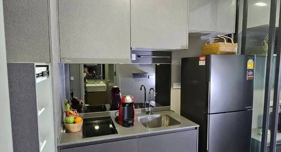 À louer studio condo à Bang Rak, Bangkok