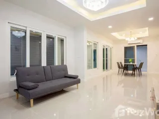 Casa en alquiler de 4 habitaciones en Sai Mai, Bangkok
