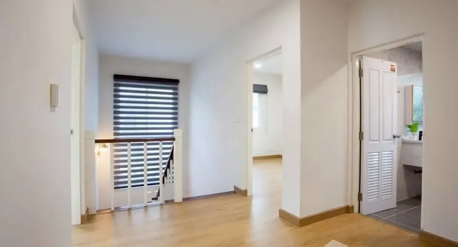 Casa en alquiler de 4 habitaciones en Sai Mai, Bangkok