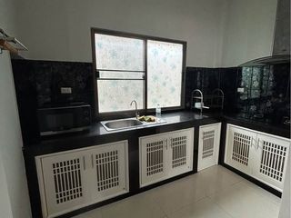Casa en alquiler de 3 habitaciones en Lat Krabang, Bangkok
