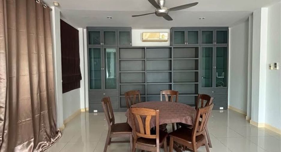 Casa en alquiler de 3 habitaciones en Lat Krabang, Bangkok