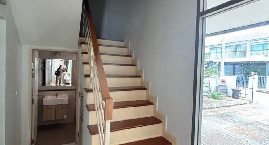 Casa en alquiler de 3 habitaciones en Lat Krabang, Bangkok