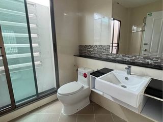 Casa en alquiler de 3 habitaciones en Lat Krabang, Bangkok